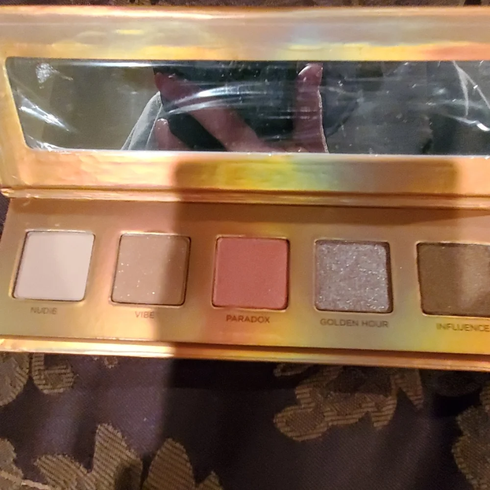 Urban decay with eyeshadow  bruah